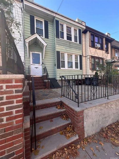 61-42 56th Street, Home with 5 bedrooms, 2 bathrooms and 2 parking in Maspeth NY | Image 2