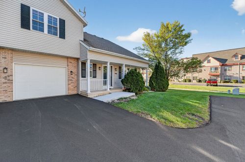 994 Chandler Ln, Sun Prairie, WI, 53590-4445 | Card Image
