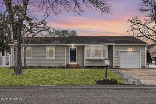 823 Maple Ave, Brick, NJ, 08724-2148 | Card Image