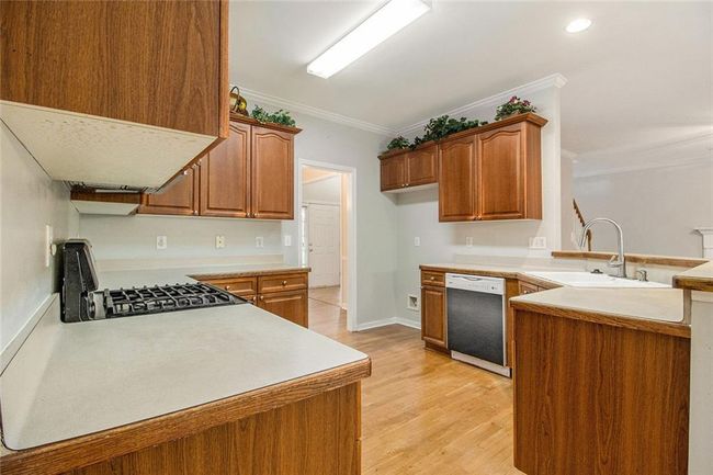 5821 Saint Miles Dr, House other with 5 bedrooms, 3 bathrooms and 4 parking in Buford GA | Image 4