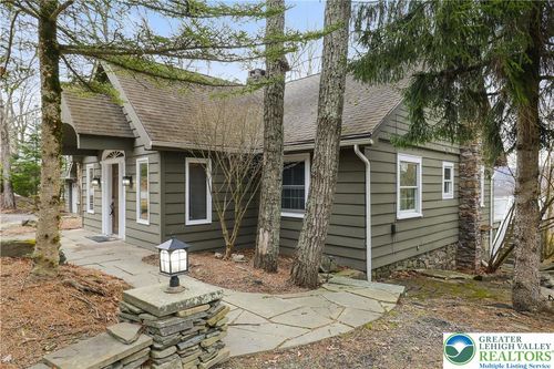 2135 Laurel Ln, Cresco, PA, 18326 | Card Image