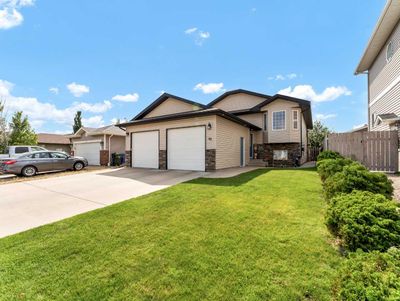 48 Vista Rd Se, House detached with 5 bedrooms, 3 bathrooms and 1 parking in Medicine Hat AB | Image 1