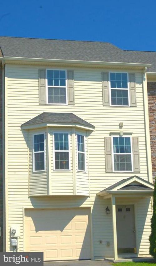 228 Morlatt Ln, MARTINSBURG, WV, 25404-7613 | Card Image