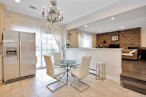 708 Park Ln, Cedarhurst, NY, 11516-1040 | Card Image