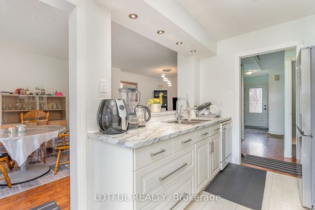 134 Royal Salisbury Way, House attached with 3 bedrooms, 2 bathrooms and 2 parking in Brampton ON | Image 12