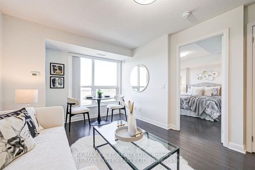 619-75 Av Norman Bethune, Richmond Hill, ON, L4B0B6 | Card Image