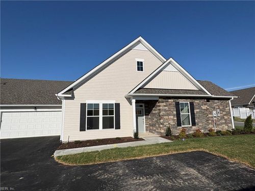 39-2-205 Oxford Ave, Smithfield, VA, 23430-2582 | Card Image