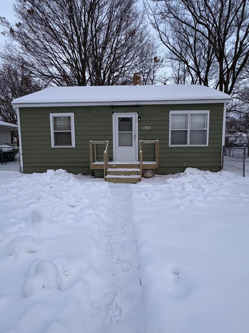 1385 Superior St, Benton Harbor, MI, 49022-5934 | Card Image