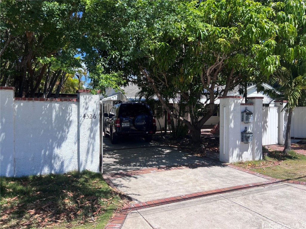 Aukai Ave, Honolulu, HI 96816 #1