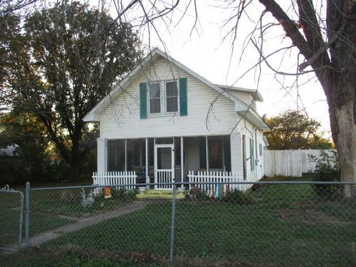 185 N Queen St, Welch, OK, 74369-8710 | Card Image