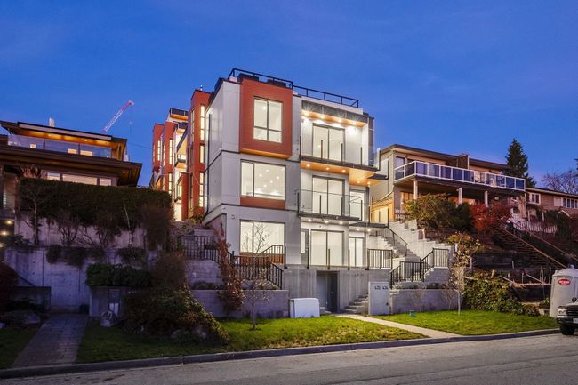 2 - 432 E 1 St Street, Home with 5 bedrooms, 4 bathrooms and 1 parking in North Vancouver BC | Image 2