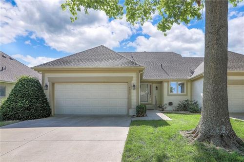 8817 Larson Ave, Kansas City, MO, 64138-5149 | Card Image