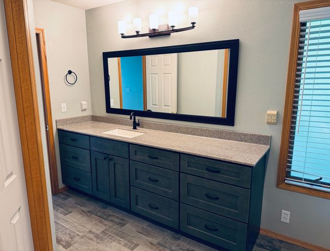 Main Upper Level Bathroom | Image 27