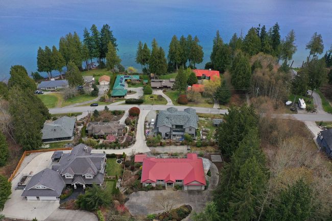 6274 Fairway Avenue, House other with 6 bedrooms, 3 bathrooms and null parking in Sechelt BC | Image 36