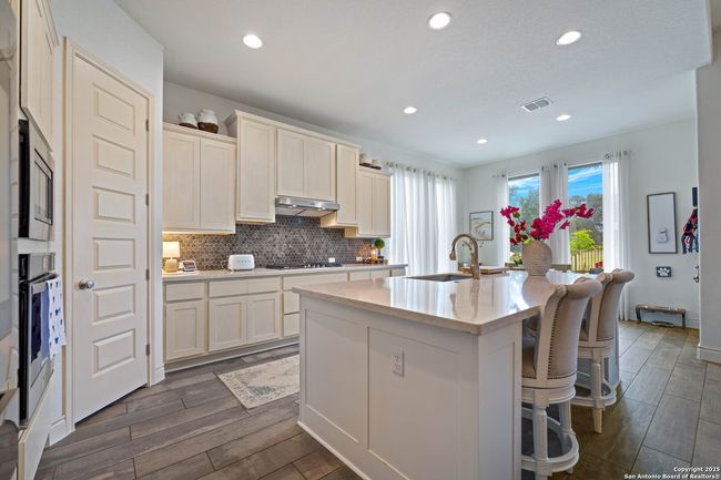 1235 Yaupon Loop, House other with 4 bedrooms, 3 bathrooms and null parking in New Braunfels TX | Image 8