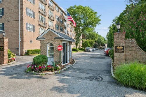 1o-2 Consulate Dr, Eastchester, NY, 10707-2408 | Card Image