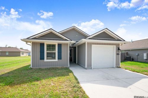 868 N 10th St, Port Allen, LA, 70767-2202 | Card Image