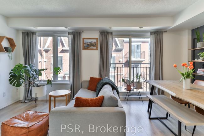 712 - 10 Laidlaw St, Condo with 3 bedrooms, 2 bathrooms and 1 parking in Toronto ON | Image 11