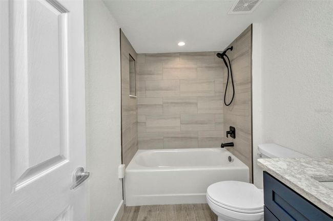 Bathroom 2 | Image 22