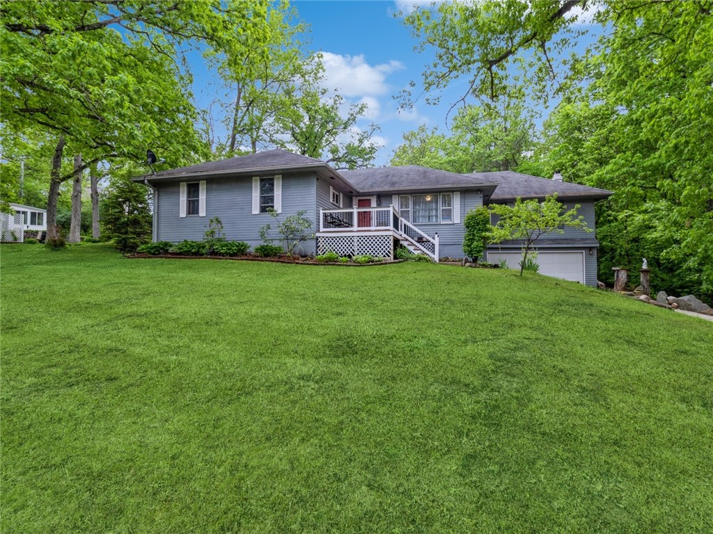 Pioneer Dr, Newton, IA 50208