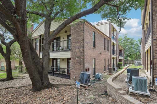 d202-2542 Babcock Rd, San Antonio, TX, 78229-4868 | Card Image