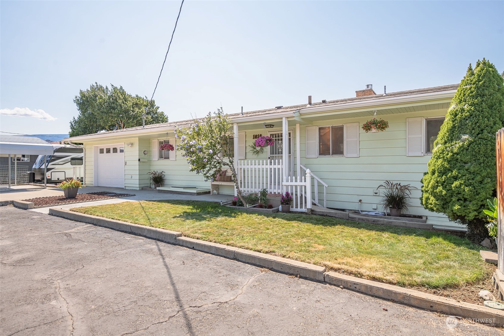 Aurora Ave, East Wenatchee, WA 98802