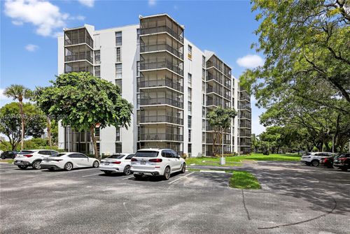 109-3401 N Country Club Dr, Aventura, FL, 33180-1700 | Card Image