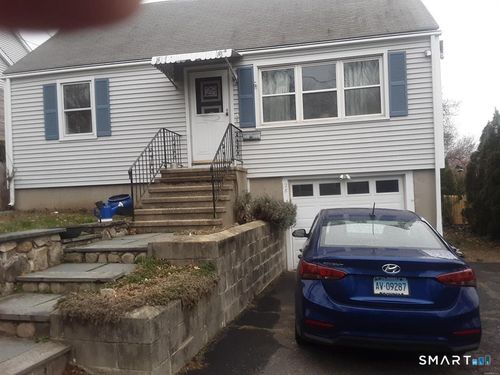 28 Massachusetts Ave, Fairfield, CT, 06824-5326 | Card Image