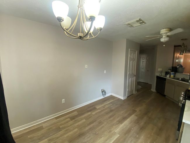 Eat-in Breakfast Area | Image 5