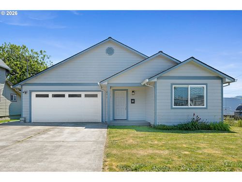 2207 8th St, Tillamook, OR, 97141 | Card Image
