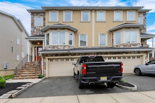 2 Jacobs Landing Way, Secaucus, NJ, 07094 | Card Image