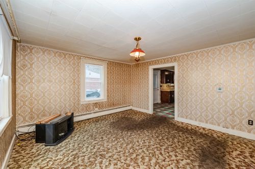 7 Morin St, Dover, NH, 03820-2409 | Card Image