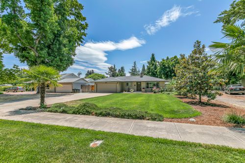 2532 Country Club Dr, Medford, OR, 97504-7713 | Card Image