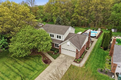 8876 Wintercove Dr, Commerce Twp, MI, 48382-3481 | Card Image