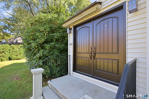 292 Charter Oak St, Manchester, CT, 06040-6215 | Card Image