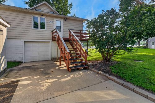 904 Cottage Row Ln, Cedar Falls, IA, 50613-6845 | Card Image