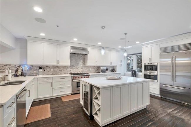 Chef's kitchen | Image 7