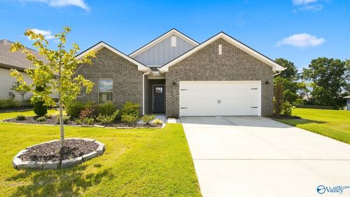 124 Southern Trl, Huntsville, AL, 35811-8162 | Card Image