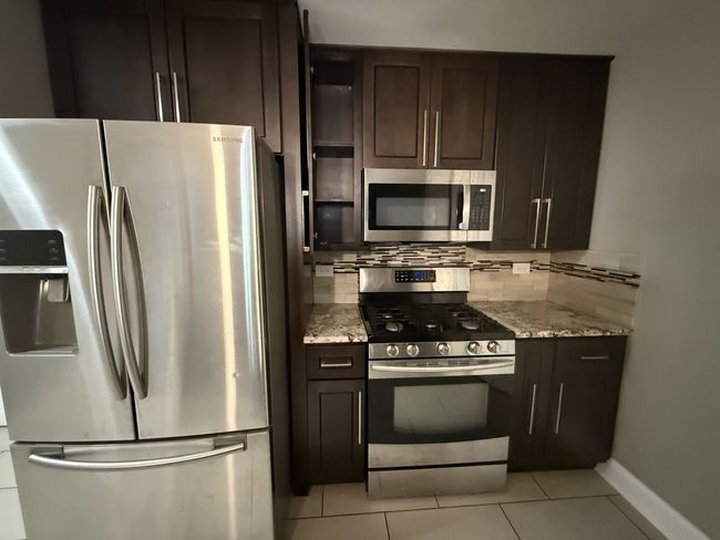 UNIT-102 - 774 Gary Ave, Condo with 2 bedrooms, 2 bathrooms and 2 parking in Carol Stream IL | Image 5