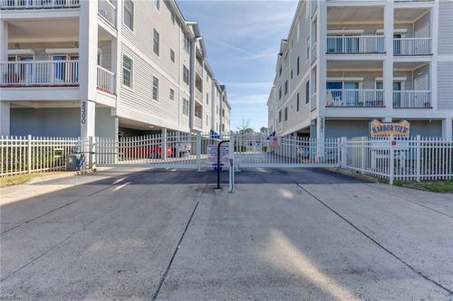 204-2300 Page Harbor Lndg, Virginia Beach, VA, 23451-1058 | Card Image