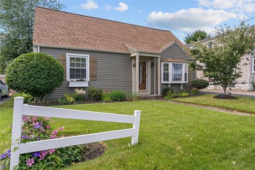 89 Windsor Rd, Pawtucket, RI, 02861-2758 | Card Image