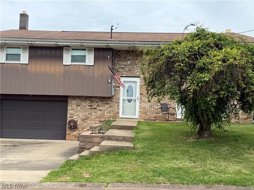 147 E Lubeck Hills Dr, Washington, WV, 26181-6208 | Card Image