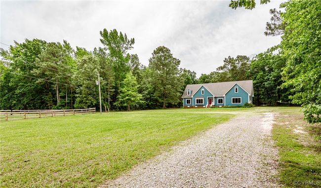 View of front facade with driveway | Image 48