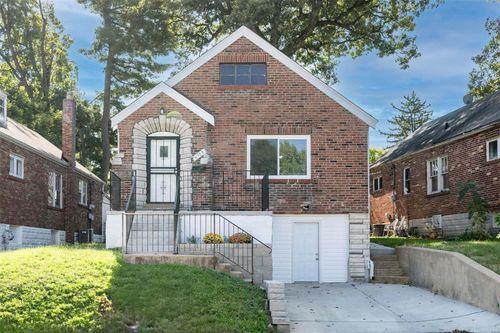 6758 Kenwood Dr, Saint Louis, MO, 63121-3131 | Card Image