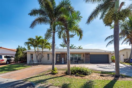 741 Nw 97th Ter, Pembroke Pines, FL, 33024-6242 | Card Image