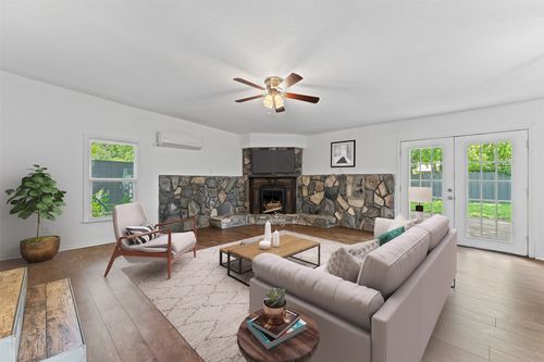 1924 Connally St, Waco, TX, 76711-2044 | Card Image