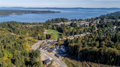 424 Colonia Dr S, Ladysmith, BC, V9G0B8 | Card Image