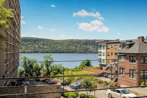 1f-1120 Warburton Ave, Yonkers, NY, 10701-1020 | Card Image