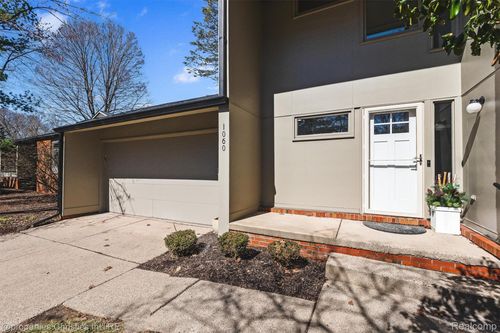 1060 Stratford Pl, Bloomfield Hills, MI, 48304-2934 | Card Image