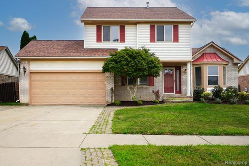 27271 Sparrow Ct, Chesterfield, MI, 48051-3197 | Card Image